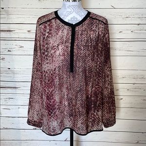 DKNY top. size Large